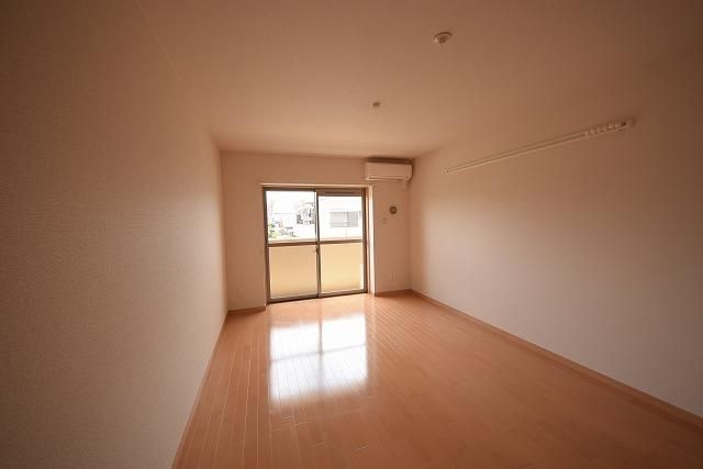 居室・リビング　★日当たりの良いフローリングのお部屋です★