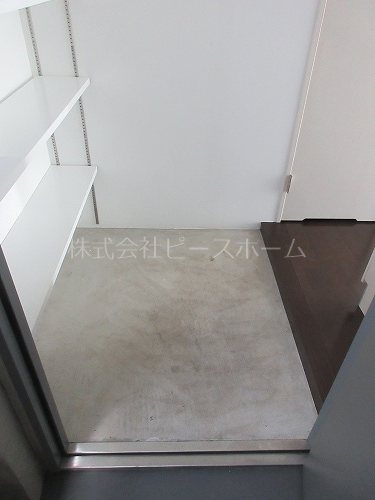 玄関　※別号室参考写真