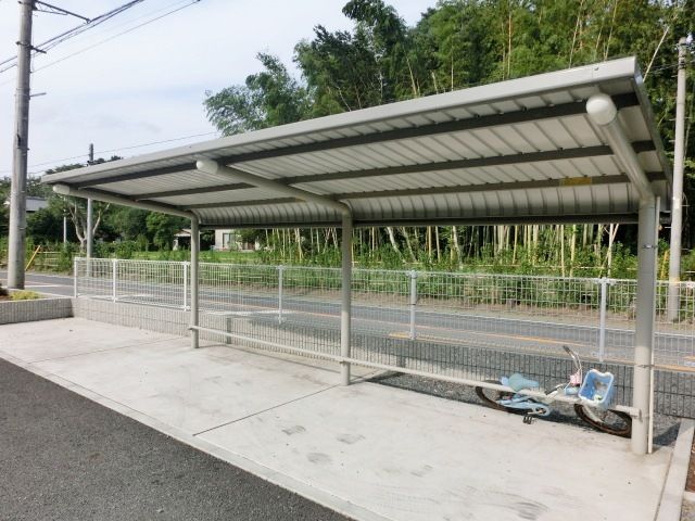 その他　屋根付の駐輪スペース。