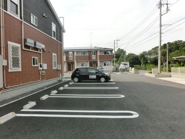 駐車場　敷地内の駐車スペースです。