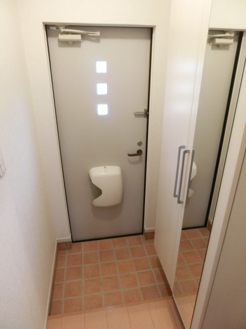 玄関　シューズボックス付きの玄関です