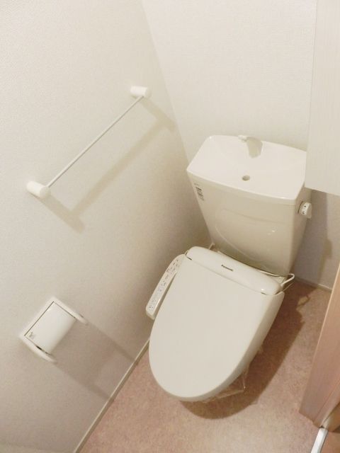 トイレ　温水洗浄便座付き