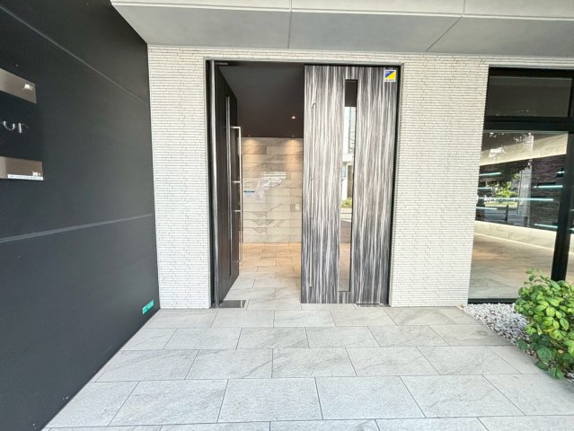 エントランス　詳細は、RISUMO江坂本店までお問合せください♪
