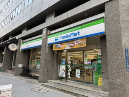 コンビニ　ファミリーマート 淡路町三丁目店（コンビニ）まで216m