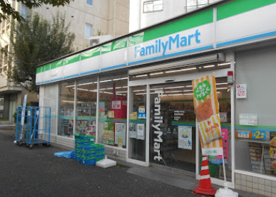 コンビニ　ファミリーマート 世田谷新町店（コンビニ）まで691m