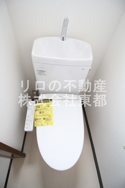 トイレ　白基調で清潔感のあるトイレです♪