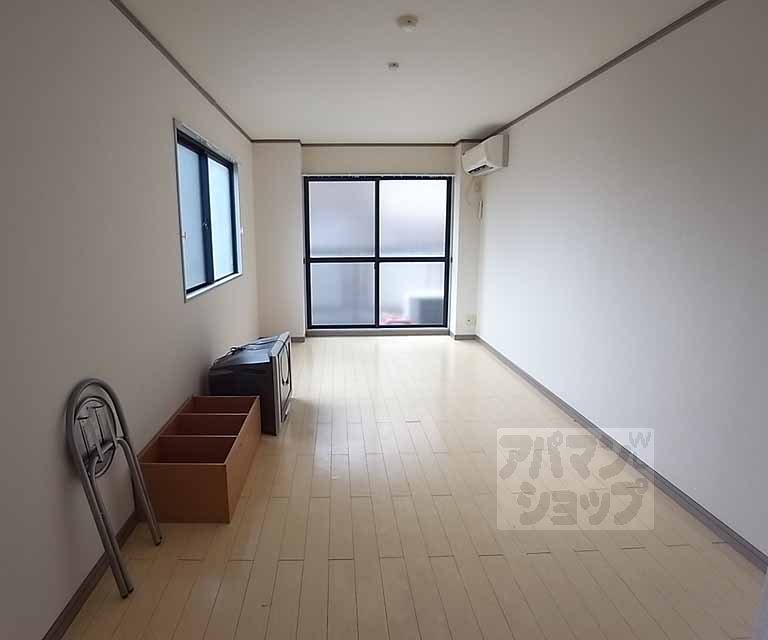 居室・リビング　広々としたお部屋です。