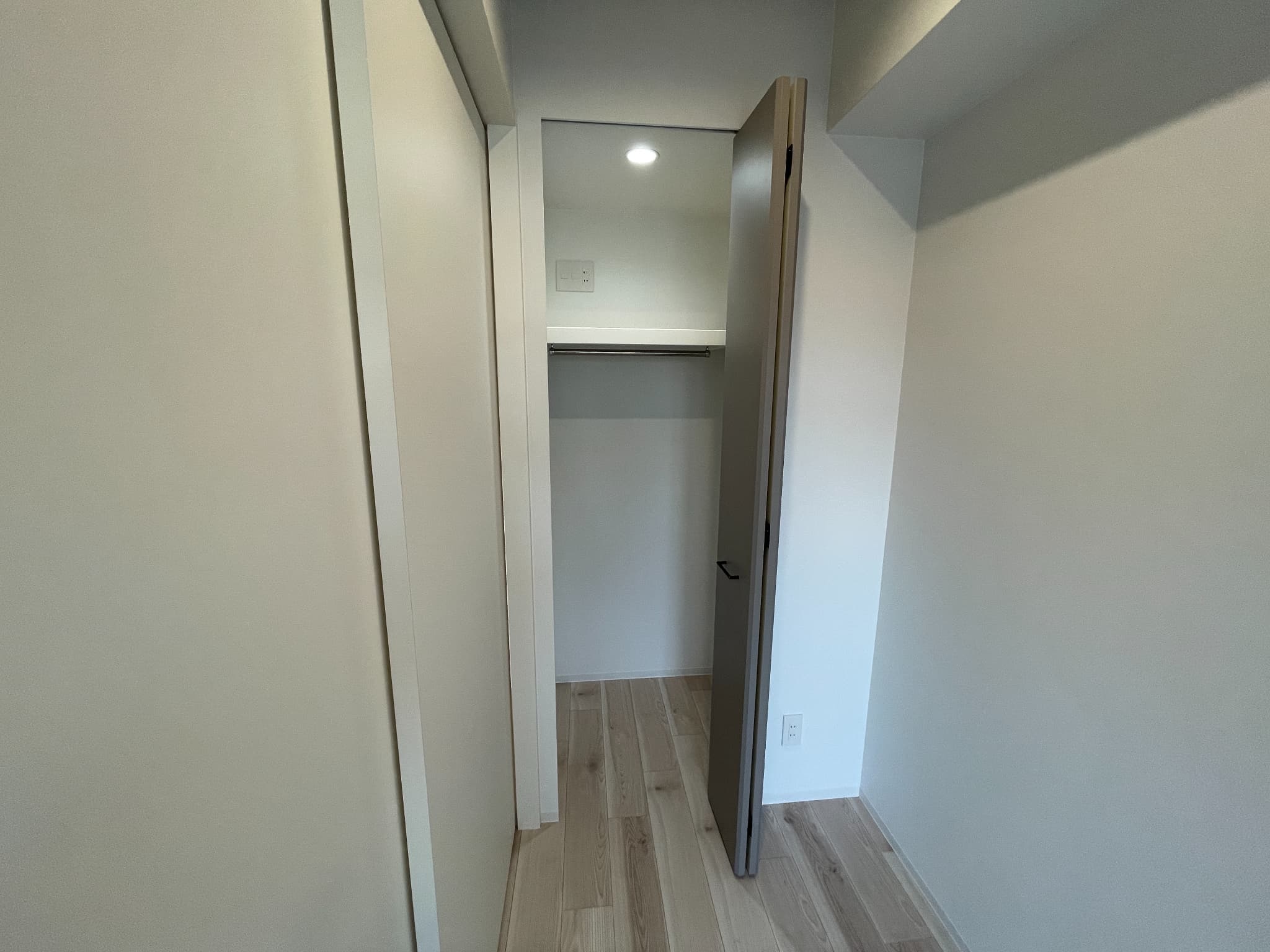収納　同タイプ別部屋の写真になります。