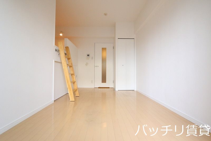 居室・リビング　別号室タイプの為、現状を優先致します。