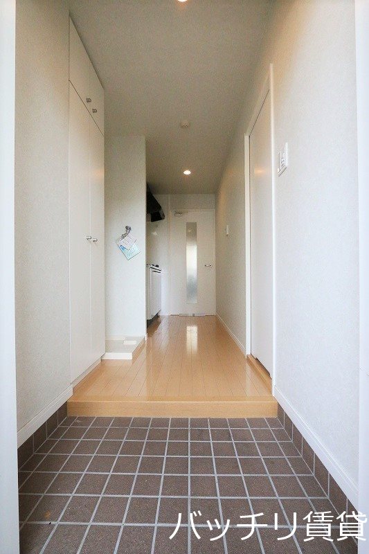 玄関　別号室タイプの為、現状を優先致します。