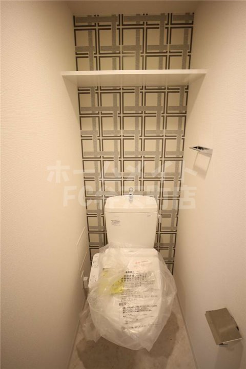 トイレ　温水洗浄付き便座です