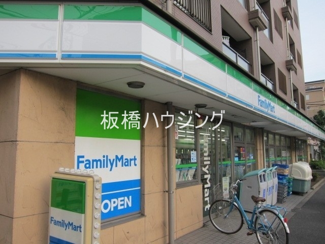 コンビニ　ファミリーマート志村駅前通り店（コンビニ）まで1338m