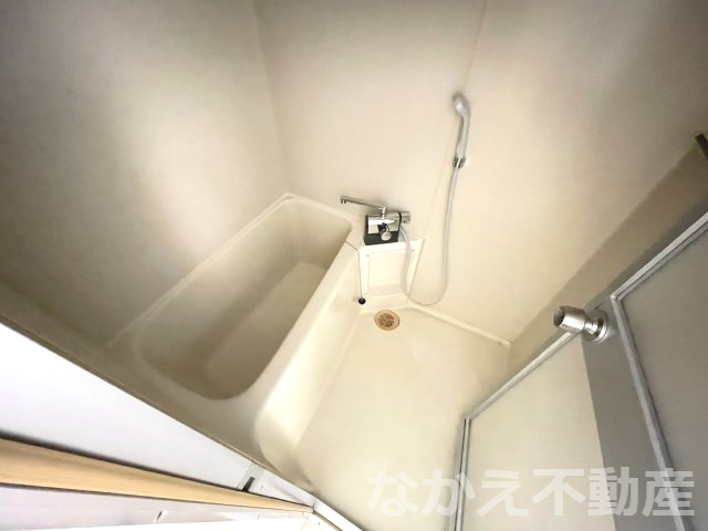 バス・シャワールーム　コンパクトで使いやすいお風呂です