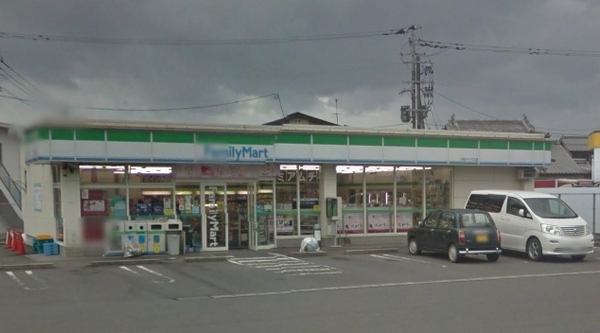 コンビニ　ファミリーマート宮崎港前店（コンビニ）まで641m