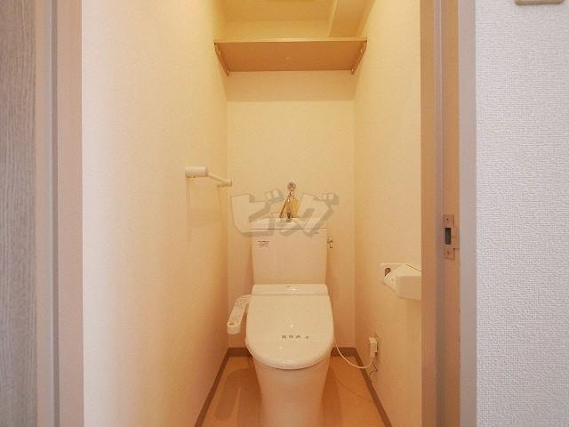 トイレ　嬉しいウォシュレット付きのトイレ！便座温かいですよ♪