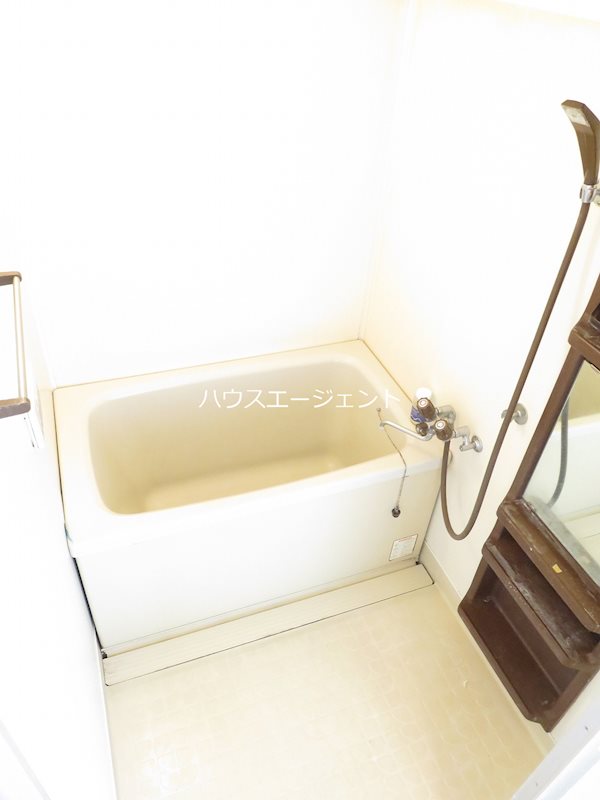 バス・シャワールーム　バス・トイレ別です。※別部屋参考写真