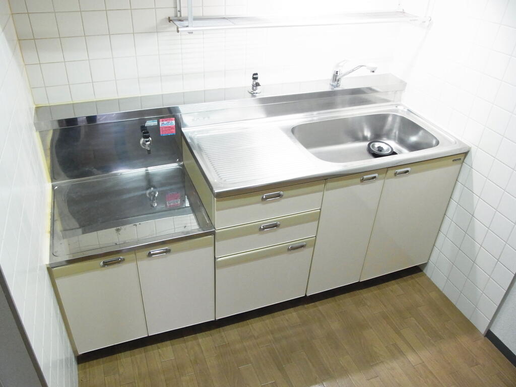 キッチン　※同物件別号室の参考写真です。