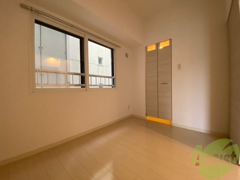 その他部屋・スペース　寝室はこちらです。光が差し込む、温かみのあるお部屋です。