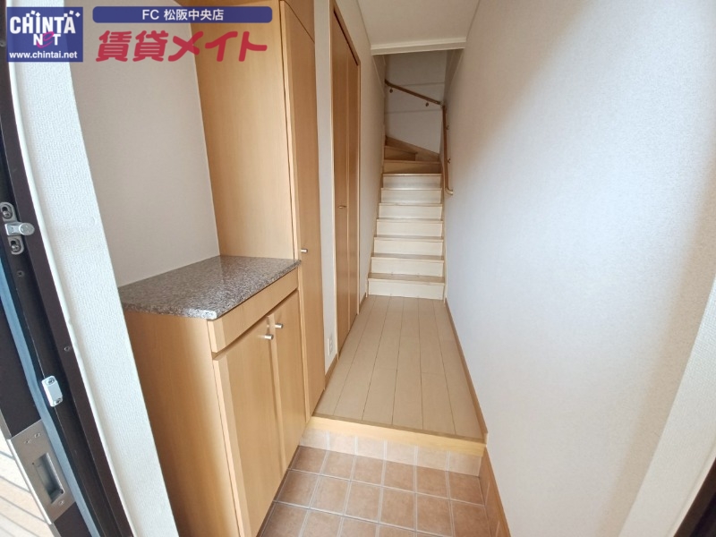 玄関　同型参考写真です