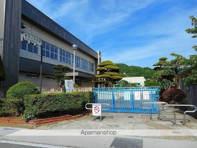 小学校　新市小学校（小学校）まで700m