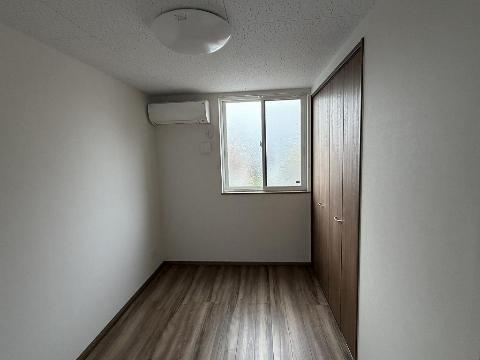 愛というなのもとにの居間写真