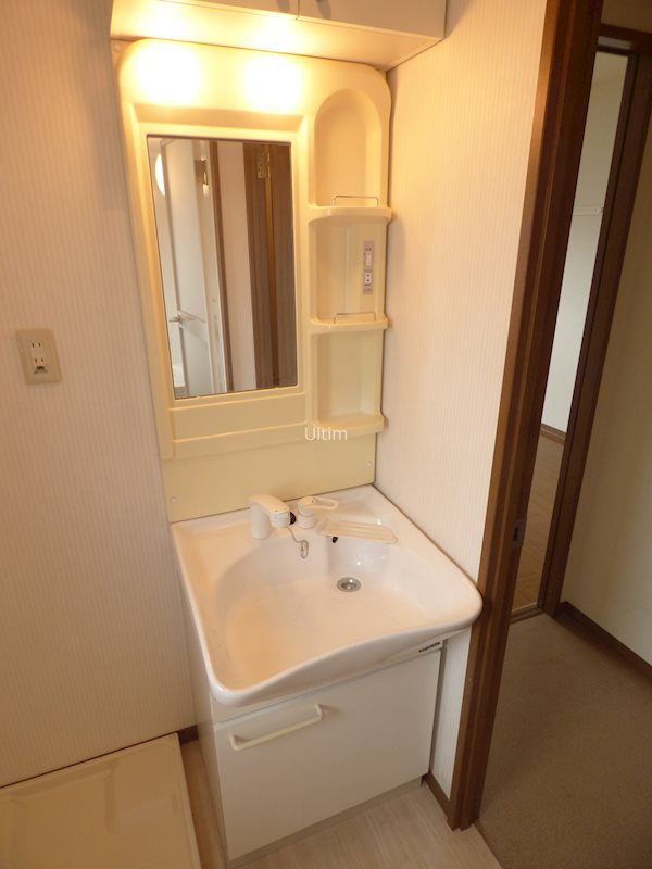 洗面設備　違うお部屋の写真です。ご参考までに