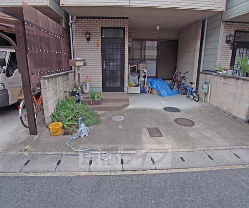 その他　家の前のスペースも広々！