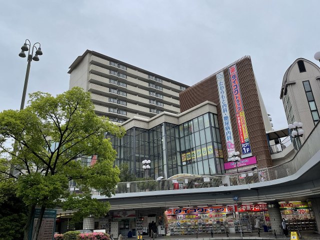 建物外観　オートロックで外部の人間が簡単に出入りできないため安心です♪