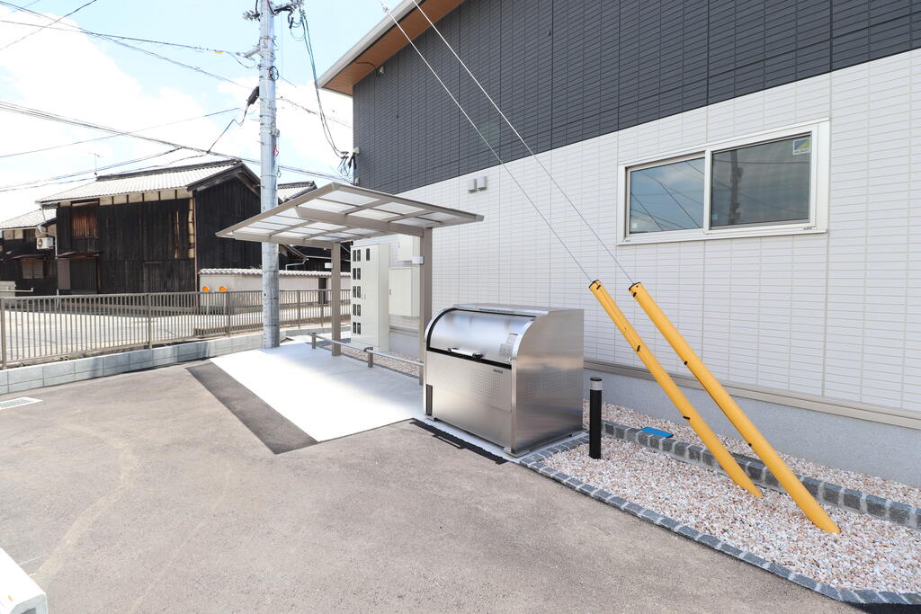 その他　敷地内にはゴミ置き場もあってとっても便利♪