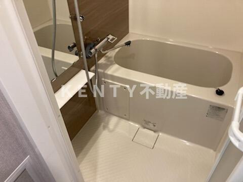バス・シャワールーム　コンパクトで使いやすいお風呂です