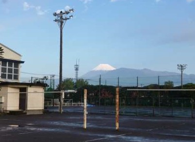 中学校　沼津市立片浜中学校（中学校）まで254m