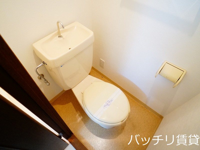トイレ　＊画像は別部屋の為イメージ、現状を優先いたします