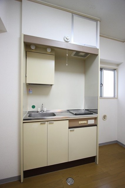 キッチン　同物件別号室の写真