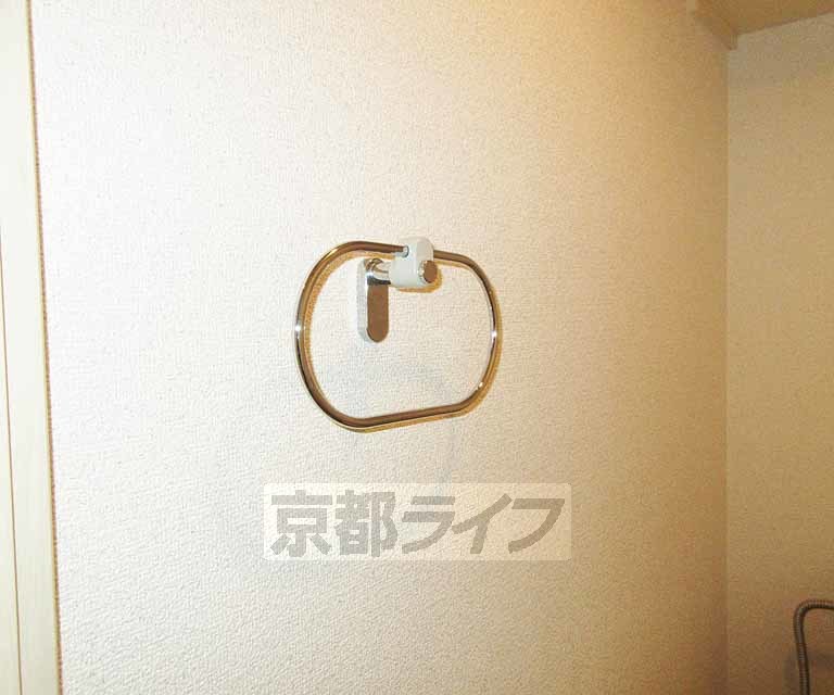 トイレ　タオル掛けられます・