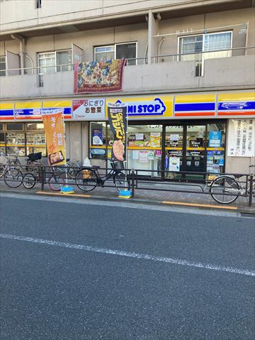 コンビニ　ミニストップ（コンビニ）まで827m