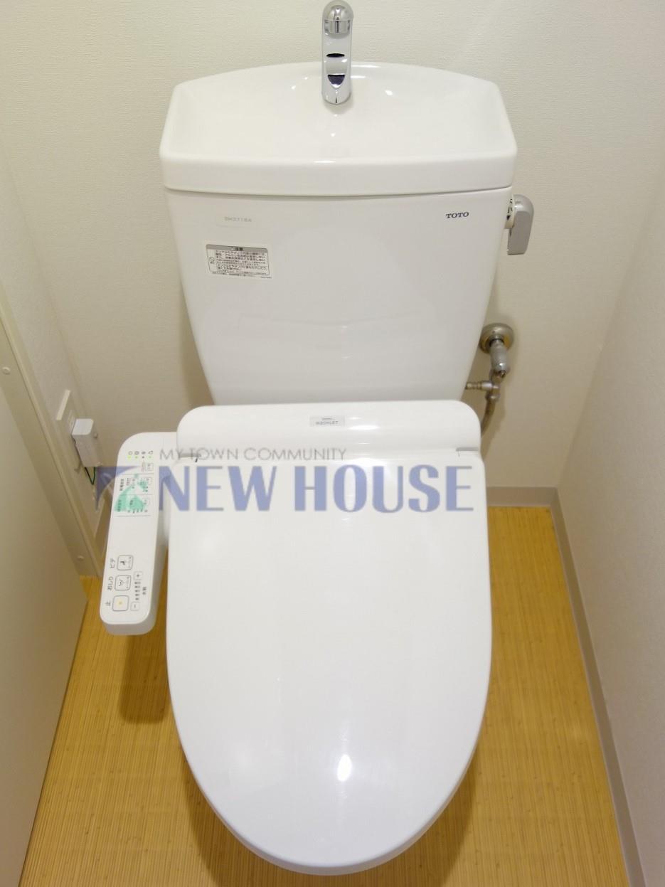 トイレ　温水洗浄トイレです