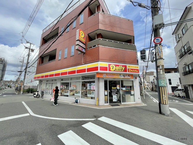 コンビニ　デイリーヤマザキ 西九条3丁目店（コンビニ）まで379m