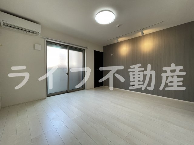 居室・リビング　こちらの居間で趣味の時間をお楽しみください