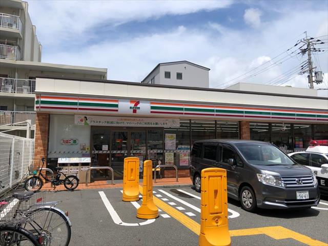 コンビニ　セブンイレブン（コンビニ）まで176m