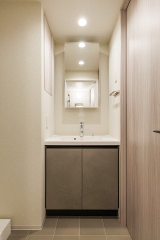 洗面設備　コンパクトで使いやすい洗面所