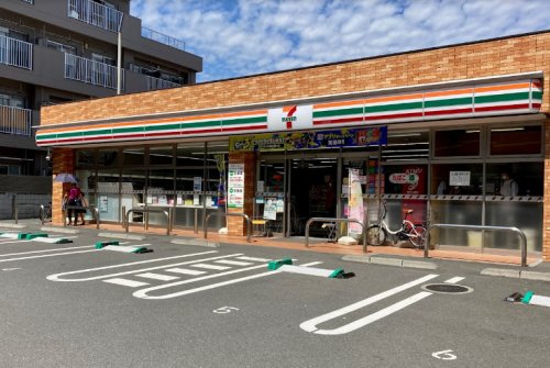 コンビニ　セブンイレブン 中野坂上駅西店（コンビニ）まで145m