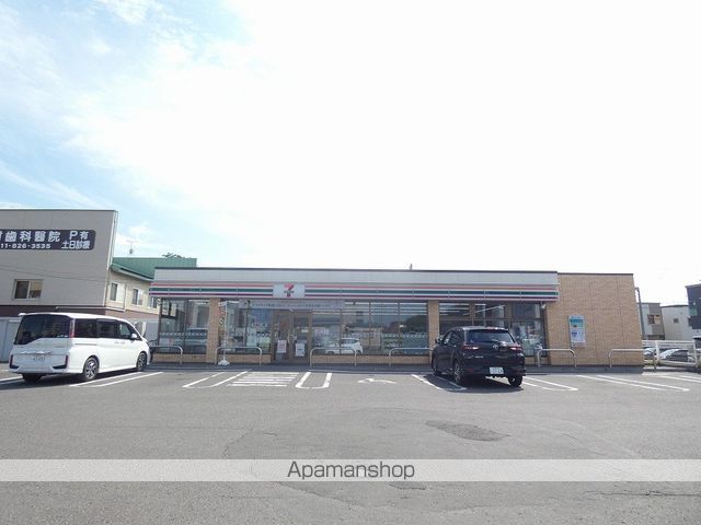 コンビニ　セブンイレブン（コンビニ）まで295m