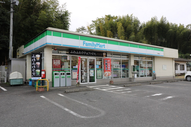 コンビニ　ファミリーマート杵築清水店（コンビニ）まで180m