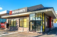 飲食店　マクドナルド西岡出光SS店（飲食店）まで695m
