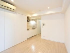 居室・リビング　こちらのリビングで趣味の時間をお楽しみください