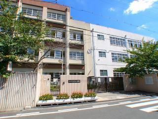 小学校　尼崎市立七松小学校（小学校）まで359m