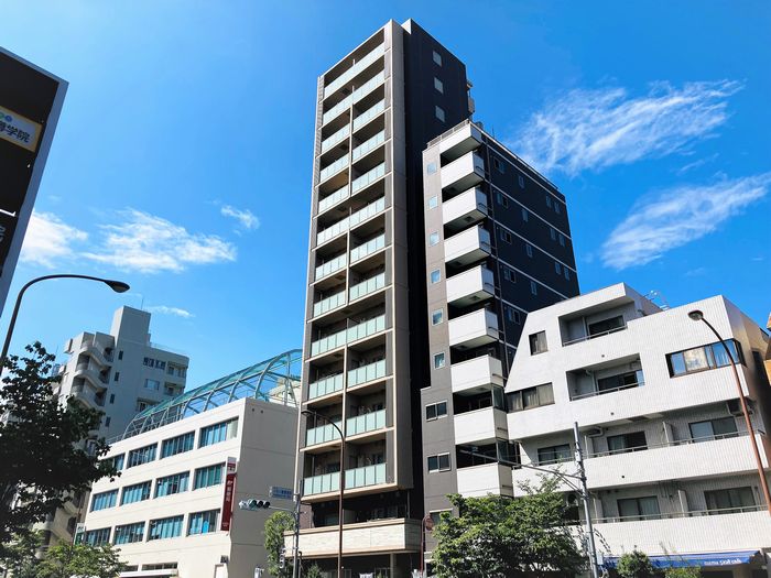 建物外観　デュオステージ後楽園は、春日通り沿いに建つ高級賃貸マンション
