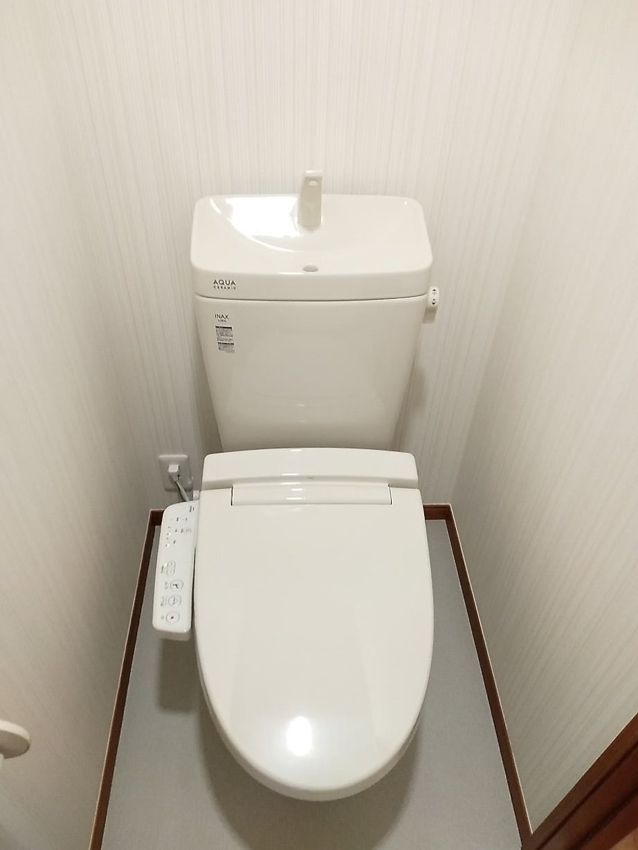 トイレ　温水洗浄便座
