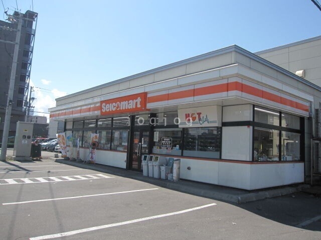 コンビニ　セイコーマート旭川7条店（コンビニ）まで166m