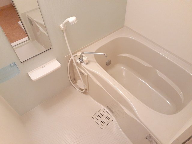 バス・シャワールーム　落ち着いた空間のお風呂です